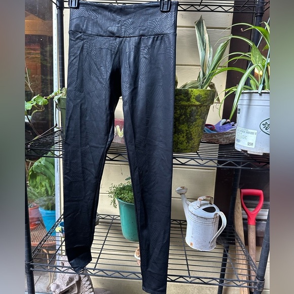 ONZIE Black Mid Waist Leggings ‘209 coco’ Size Small/Medium - Picture 2 of 8